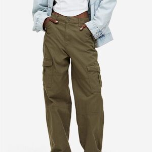 Brand new with tags H&M Divided green cargo pants